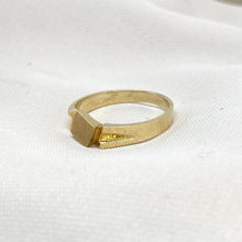 Load image into Gallery viewer, 10K Gold Diamond Shaped Signet Ring
