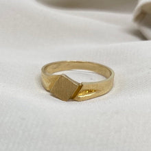 Load image into Gallery viewer, 10K Gold Diamond Shaped Signet Ring
