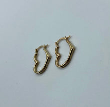 Load image into Gallery viewer, Kids 10K Gold Heart Earrings
